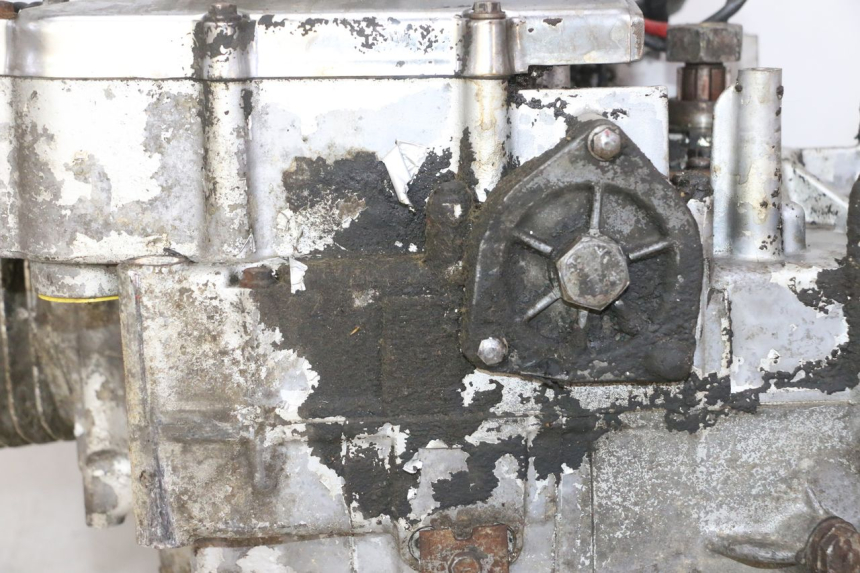 photo de MOTORE HYOSUNG GV AQUILA 125 (2000 - 2009) - Altra angolazione