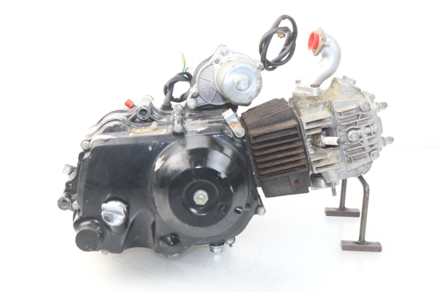 photo de MOTORE CHINESE QUAD ATV ENFANT 125 - Stato della superficie e materiale