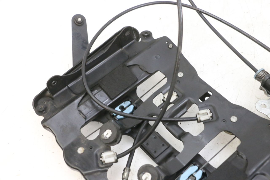 photo de BOLLA MOTORE SUZUKI BURGMAN 650 (2013 - 2020) - Dettagli dei punti di fissaggio