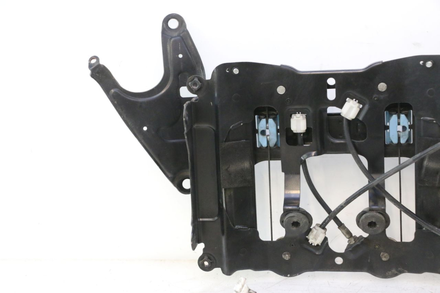 photo de BOLLA MOTORE SUZUKI BURGMAN EXECUTIVE ABS 650 (2006 - 2012) - Dettagli dei punti di fissaggio