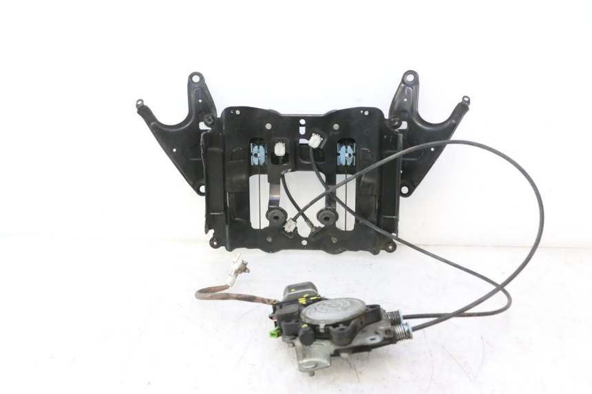 photo de BOLLA MOTORE SUZUKI BURGMAN EXECUTIVE ABS 650 (2006 - 2012) - Stato della superficie e materiale