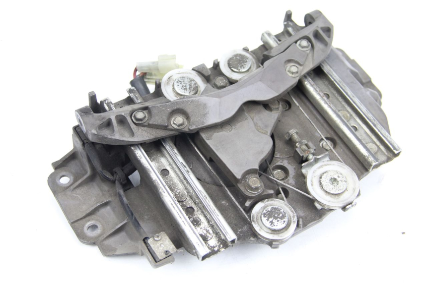 photo de MOTORE A BOLLA YAMAHA FJR ABS 1300 (2006 - 2012) - Dettagli dei punti di fissaggio