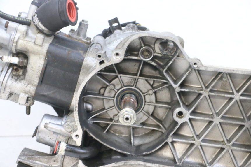 photo de MOTORE PEUGEOT ELYSEO 125 (1999 - 2004) - Angolazione alternativa