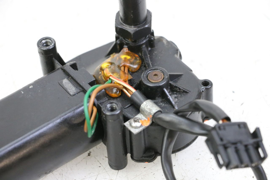 photo de MOTORE TERGICRISTALLO BMW C1 125 (2000 - 2003) - Primo piano tecnico