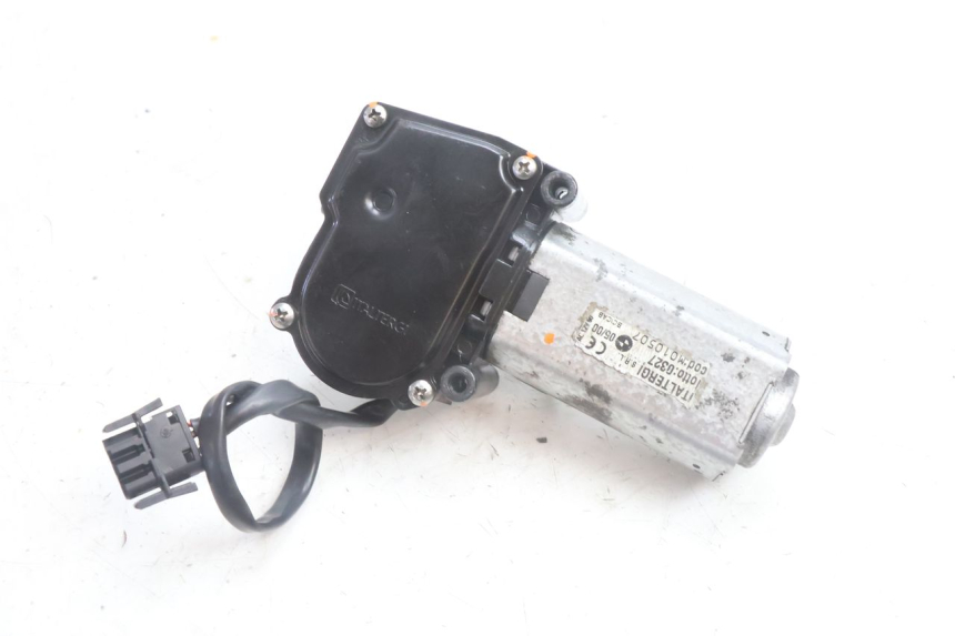 photo de MOTORE TERGICRISTALLO BMW C1 125 (2000 - 2003) - Primo piano tecnico