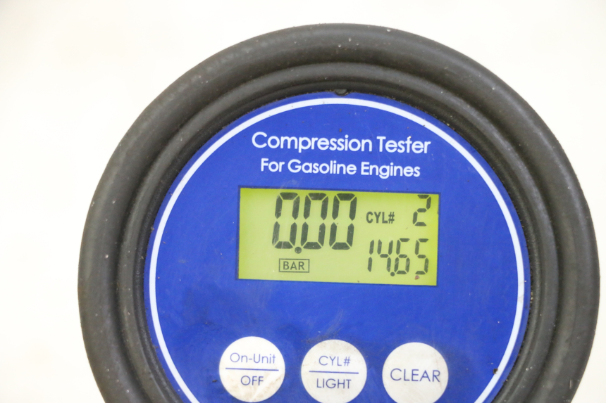 photo de MOTORE SUZUKI GSR 750 (2011 - 2017) - Dettagli dei punti di fissaggio