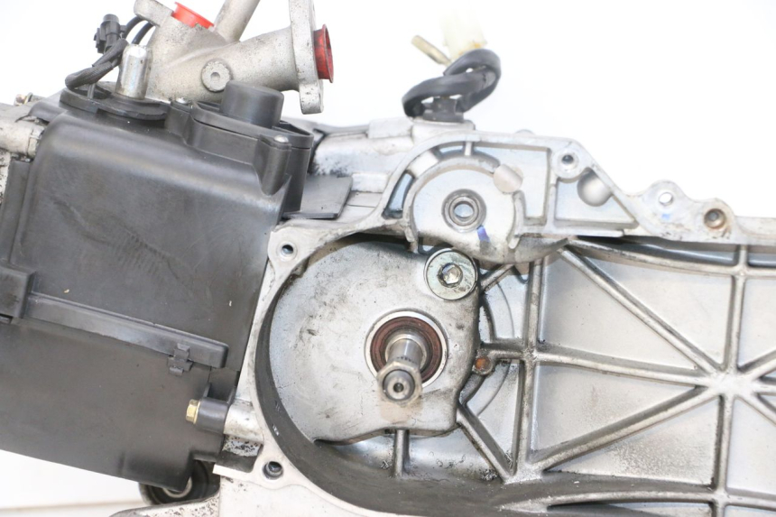 photo de MOTORE PEUGEOT KISBEE 4T 50 (2018 - 2022) - Panoramica del profilo