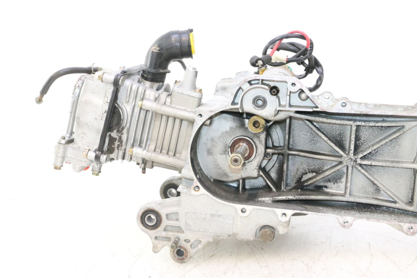 photo de MOTORE PEUGEOT KISBEE 4T 50 (2010 - 2017) - Angolazione alternativa