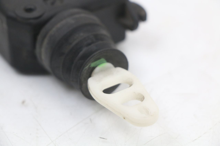 photo de SERRATURA SELLA MOTORE PEUGEOT GEOPOLIS RS 125 (2007 - 2009) - Zoom sullo stato d'uso