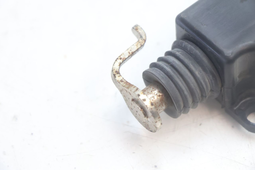 photo de MOTORE APERTURA BAULE SYM MIO 50 (2005 - 2010) - Zoom sullo stato d'uso