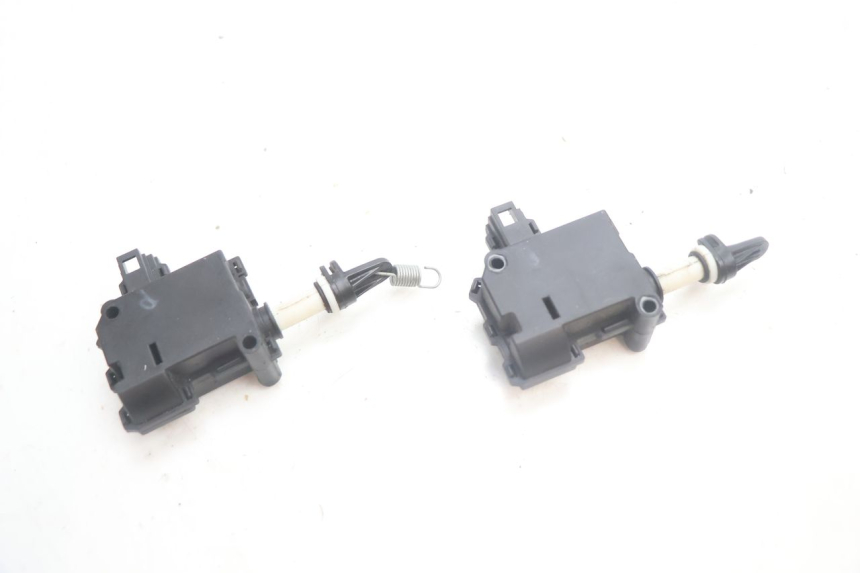 photo de SERRATURA SELLA MOTORE PIAGGIO MP3 HPE 530 (2022 - 2026) - Primo piano tecnico