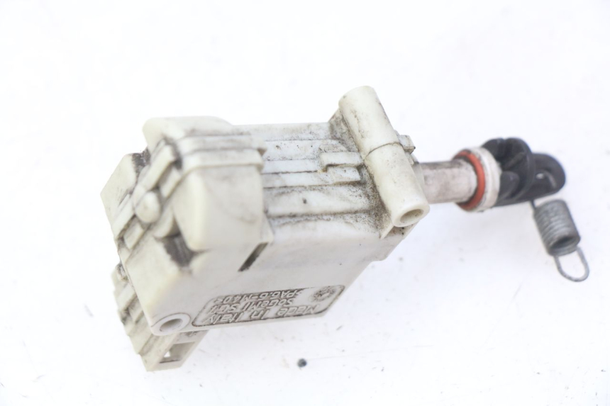 photo de MOTORE APERTURA BAULE PIAGGIO MP3 LT 300 (2010 - 2016) - Dettaglio del componente