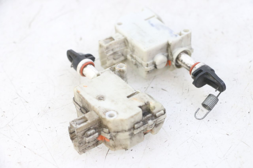 photo de MOTORE APERTURA BAULE PIAGGIO MP3 LT 300 (2010 - 2016) - Vista d'insieme del prodotto