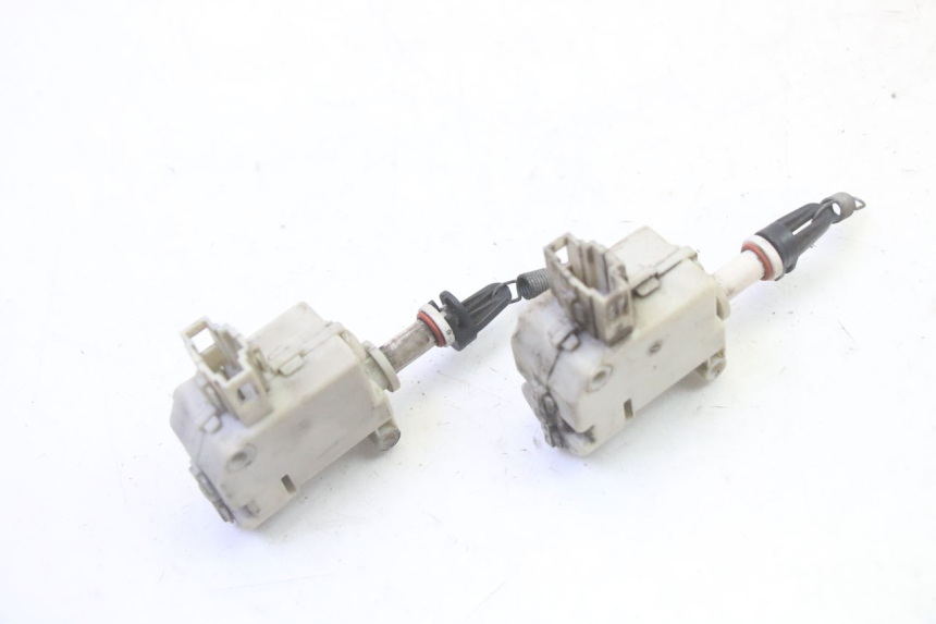 photo de MOTORE APERTURA BAULE PIAGGIO MP3 LT 300 (2010 - 2016) - Dettaglio del componente