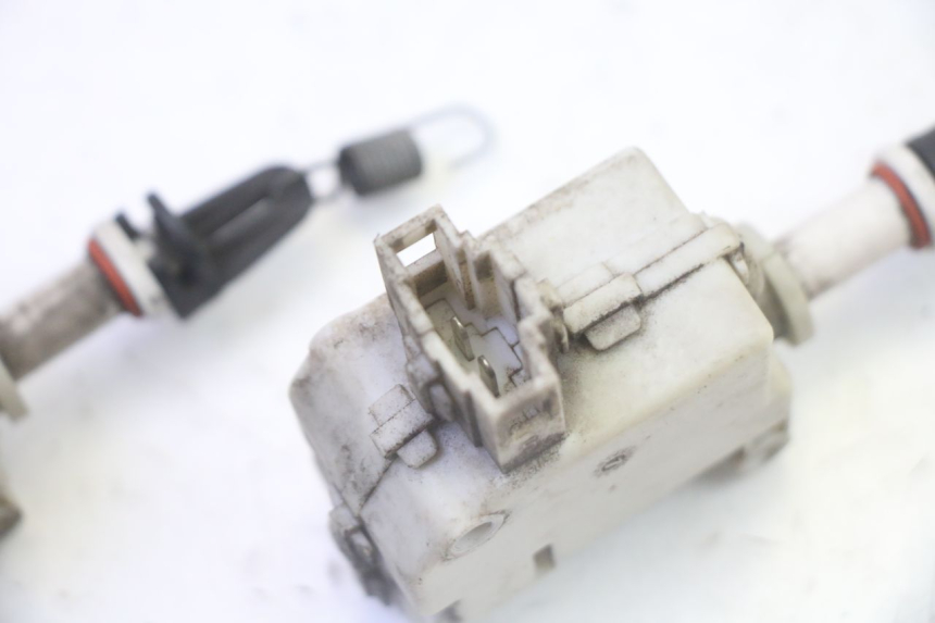 photo de MOTORE APERTURA BAULE PIAGGIO MP3 LT 300 (2010 - 2016) - Zoom sullo stato d'uso