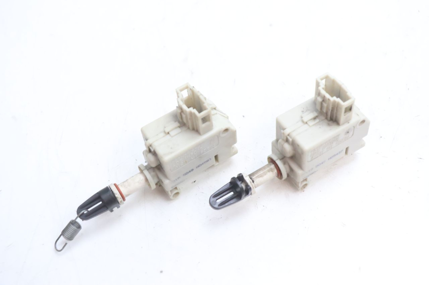 photo de MOTORE APERTURA BAULE PIAGGIO MP3 LT 300 (2010 - 2016) - Dettaglio del componente
