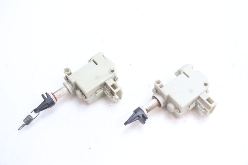 photo de MOTORE APERTURA BAULE PIAGGIO MP3 LT 300 (2010 - 2016) - Primo piano tecnico