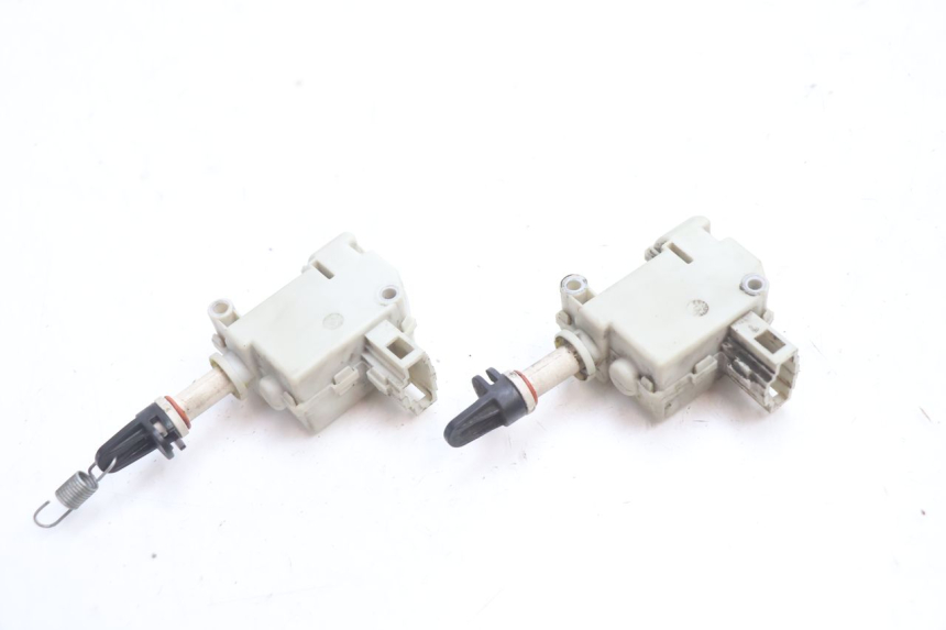 photo de MOTORE APERTURA BAULE PIAGGIO MP3 LT 400 (2007 - 2012) - Altra angolazione