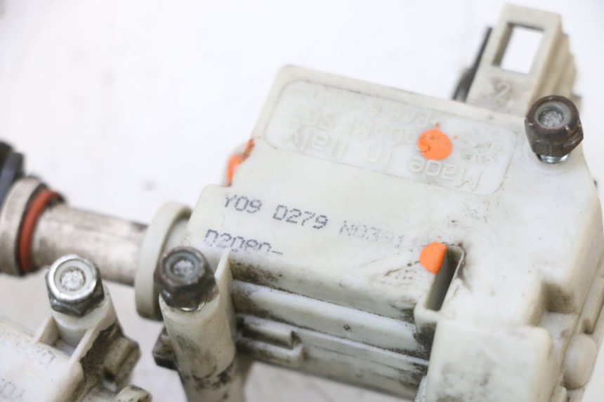 photo de SERRATURA SELLA MOTORE PIAGGIO MP3 RL 250 (2006 - 2010) - Altra angolazione