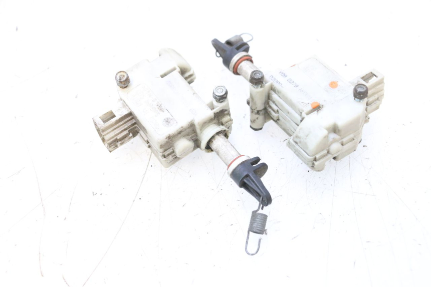 photo de SERRATURA SELLA MOTORE PIAGGIO MP3 RL 250 (2006 - 2010) - Primo piano tecnico