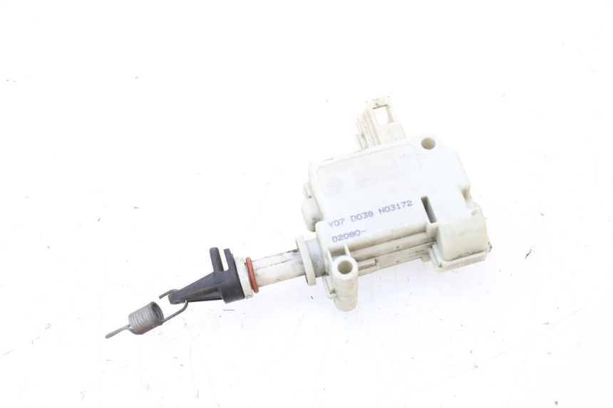 photo de MOTORE APERTURA BAULE PIAGGIO MP3 125 (2006 - 2014) - Vista principale
