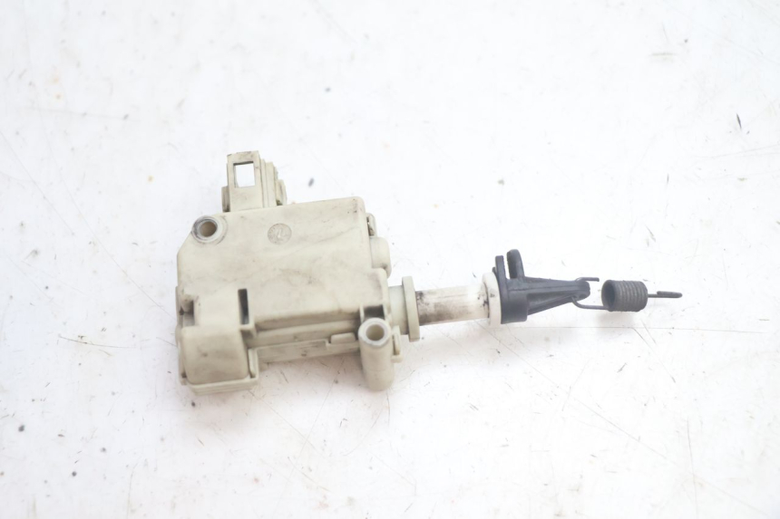photo de MOTORE APERTURA BAULE PIAGGIO MP3 125 (2006 - 2014) - Zoom sullo stato d'uso