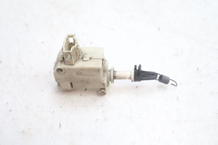 photo de MOTORE APERTURA BAULE PIAGGIO MP3 125 (2006 - 2014) - Altra angolazione