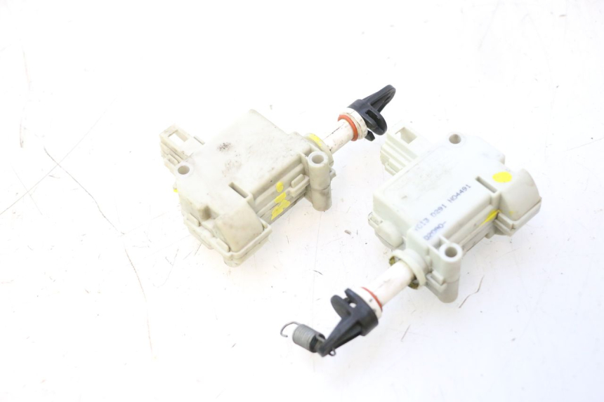 photo de SERRATURA SELLA MOTORE PIAGGIO MP3 500 (2011 - 2015) - Dettaglio del componente
