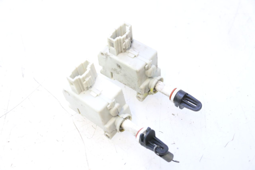 photo de SERRATURA SELLA MOTORE PIAGGIO MP3 500 (2011 - 2015) - Altra angolazione