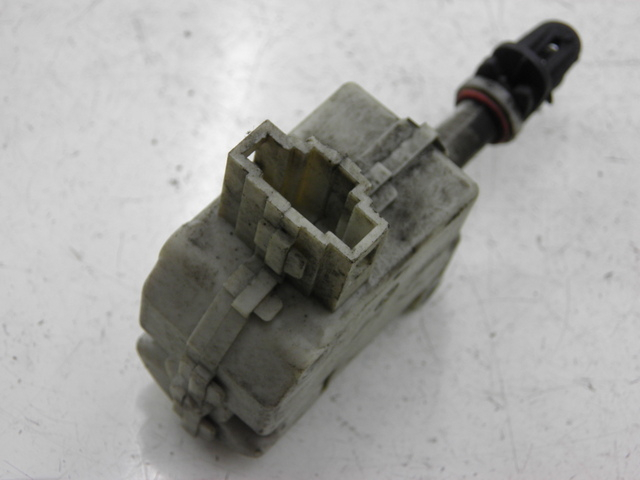 photo de MOTORE APERTURA BAULE PIAGGIO MP3 RL 125 (2006 - 2014) - Zoom sullo stato d'uso