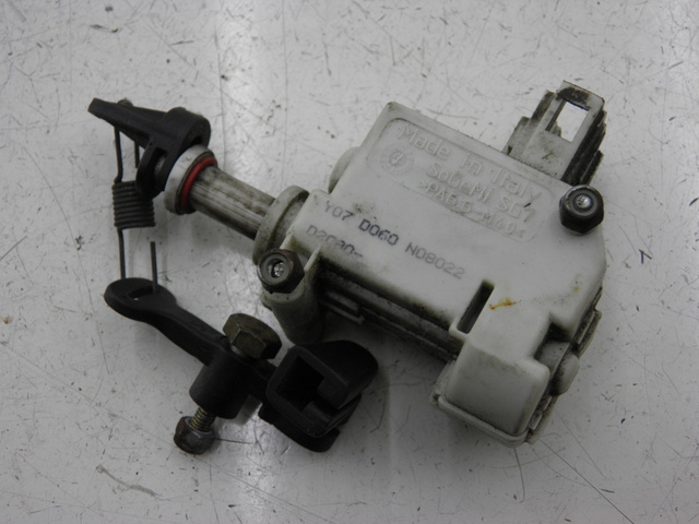 photo de MOTORE APERTURA BAULE PIAGGIO X8 STREET 125 (2006 - 2007) - Dettaglio del componente