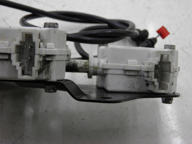 photo de MOTORE APERTURA BAULE PIAGGIO XEVO - X EVO 125 (2010 - 2015) - Zoom sullo stato d'uso