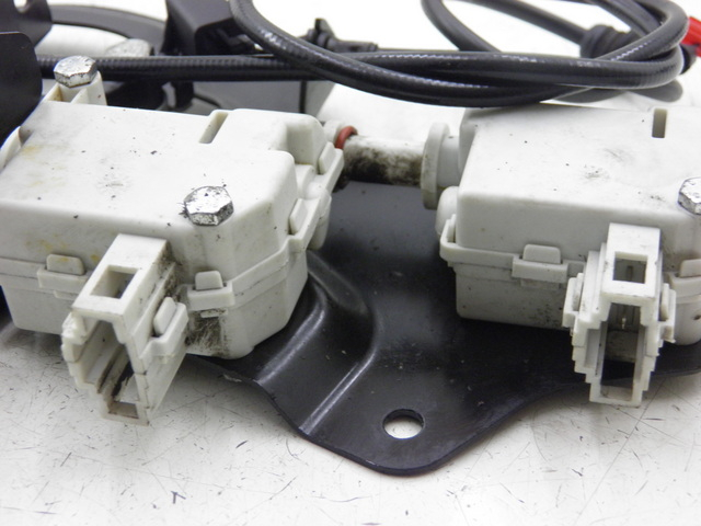 photo de MOTORE APERTURA BAULE PIAGGIO XEVO - X EVO 125 (2010 - 2015) - Altra angolazione