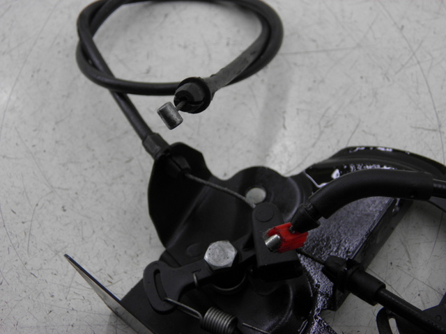 photo de MOTORE APERTURA BAULE PIAGGIO XEVO - X EVO 125 (2010 - 2015) - Dettagli dei punti di fissaggio