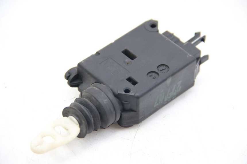 photo de MOTORE APERTURA BAULE PEUGEOT SATELIS COMPRESSOR K15 125 (2006 - 2009) - Dettaglio del componente