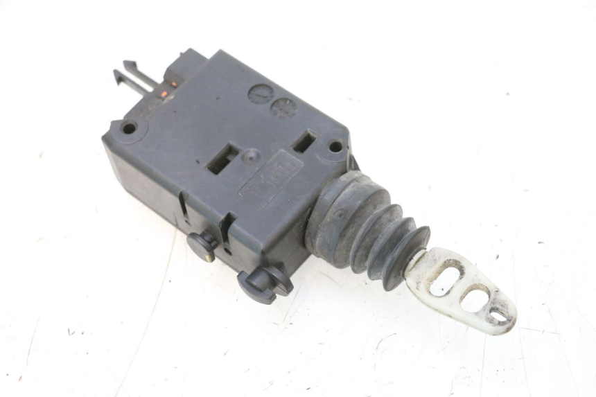 photo de MOTORE APERTURA BAULE PEUGEOT SATELIS COMPRESSOR K15 125 (2006 - 2009) - Primo piano tecnico