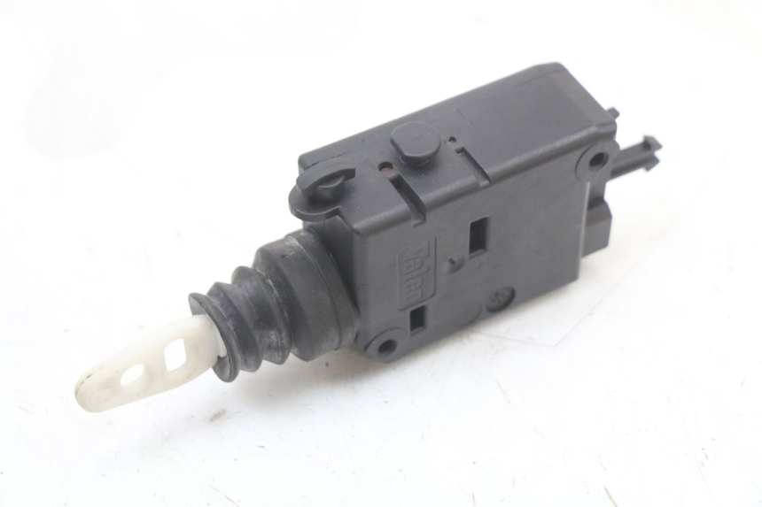 photo de MOTORE APERTURA BAULE PEUGEOT SATELIS 125 (2010 - 2012) - Zoom sullo stato d'uso