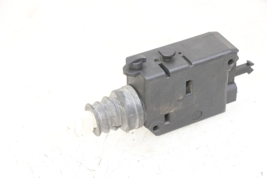 photo de SERRATURA SELLA MOTORE PEUGEOT SATELIS 125 (2013 - 2018) - Primo piano tecnico