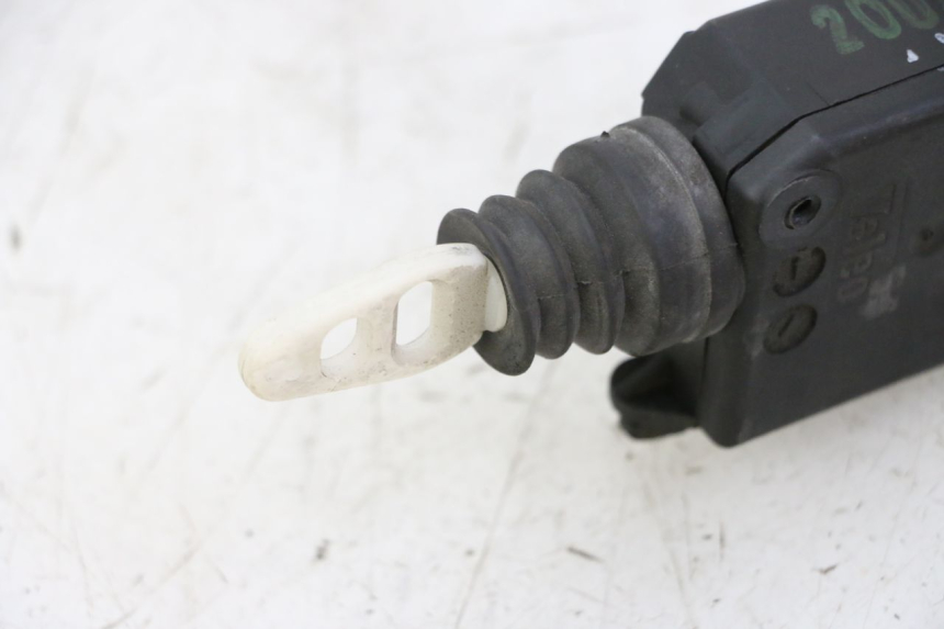 photo de MOTORE APERTURA BAULE PEUGEOT SATELIS 125 (2006 - 2009) - Altra angolazione