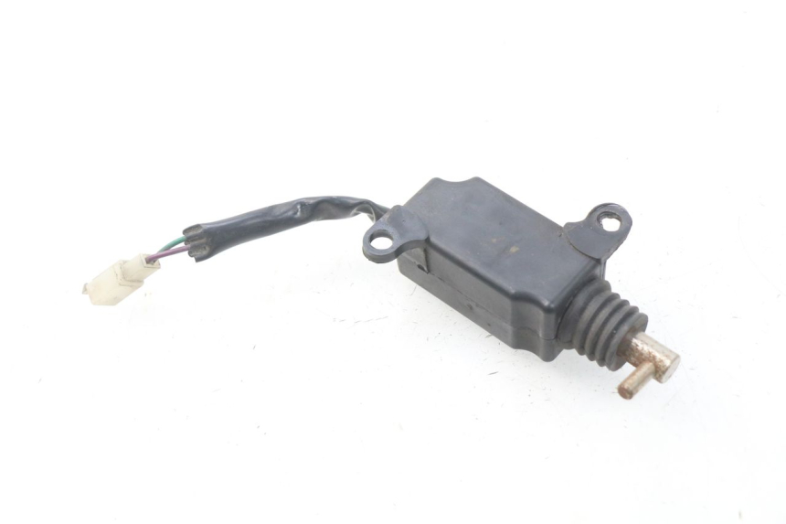 photo de MOTORE APERTURA BAULE PEUGEOT TWEET 125 (2010 - 2017) - Dettaglio del componente