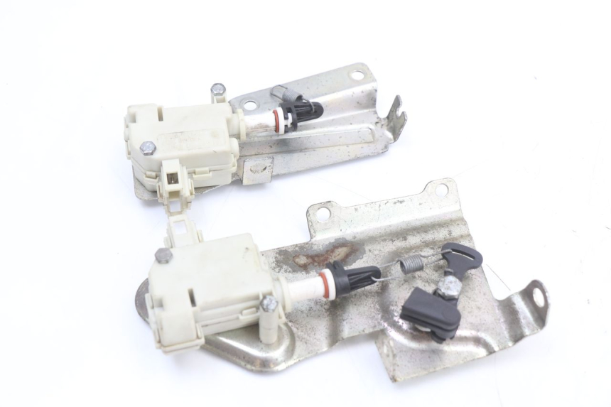 photo de MOTORE APERTURA BAULE PIAGGIO X10 125 (2012 - 2017) - Vista principale