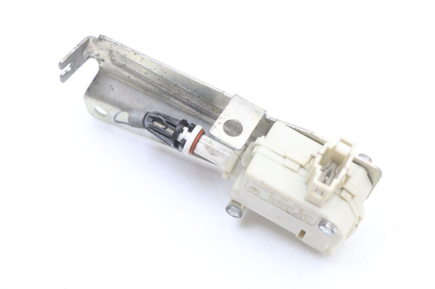 photo de MOTORE APERTURA BAULE PIAGGIO X10 125 (2012 - 2017) - Stato della superficie e materiale