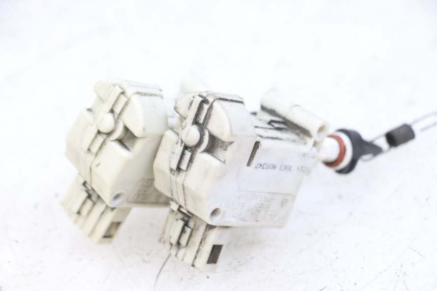 photo de MOTORE APERTURA BAULE PIAGGIO X10 125 (2012 - 2017) - Dettaglio del componente