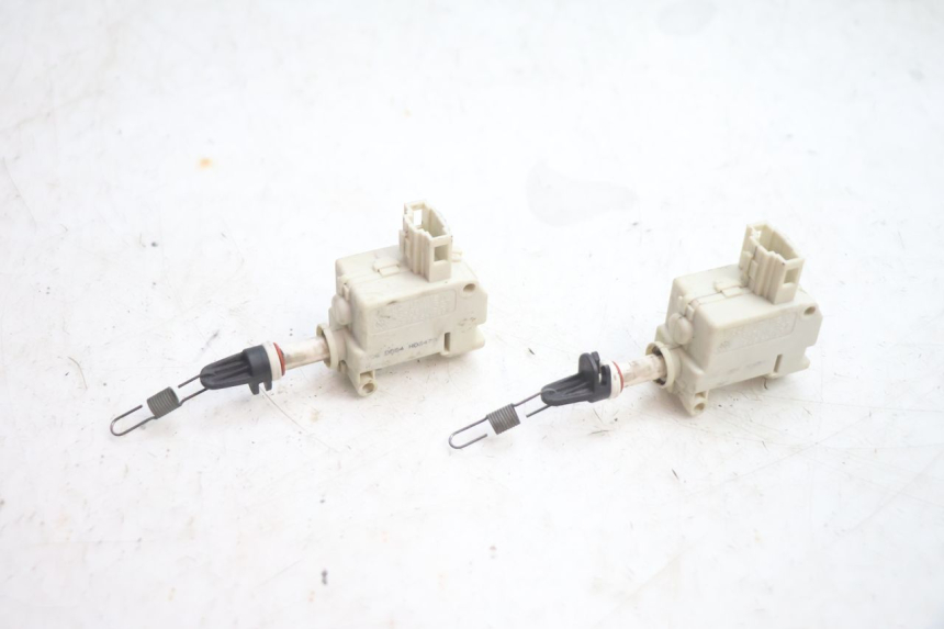photo de MOTORE APERTURA BAULE PIAGGIO X8 STREET 125 (2006 - 2007) - Dettaglio del componente