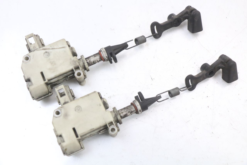 photo de MOTORE APERTURA BAULE PIAGGIO X8 125 (2004 - 2007) - Dettaglio del componente