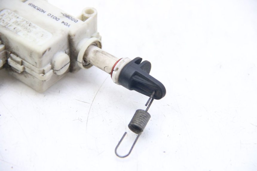 photo de MOTORE APERTURA BAULE PIAGGIO X9 EVOLUTION 125 (2003 - 2007) - Altra angolazione