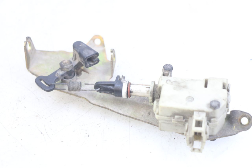 photo de MOTORE APERTURA BAULE PIAGGIO X9 EVOLUTION 125 (2003 - 2007) - Altra angolazione