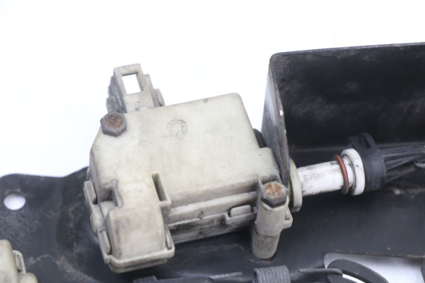 photo de MOTORE APERTURA BAULE PIAGGIO XEVO - X EVO 125 (2007 - 2017) - Primo piano tecnico