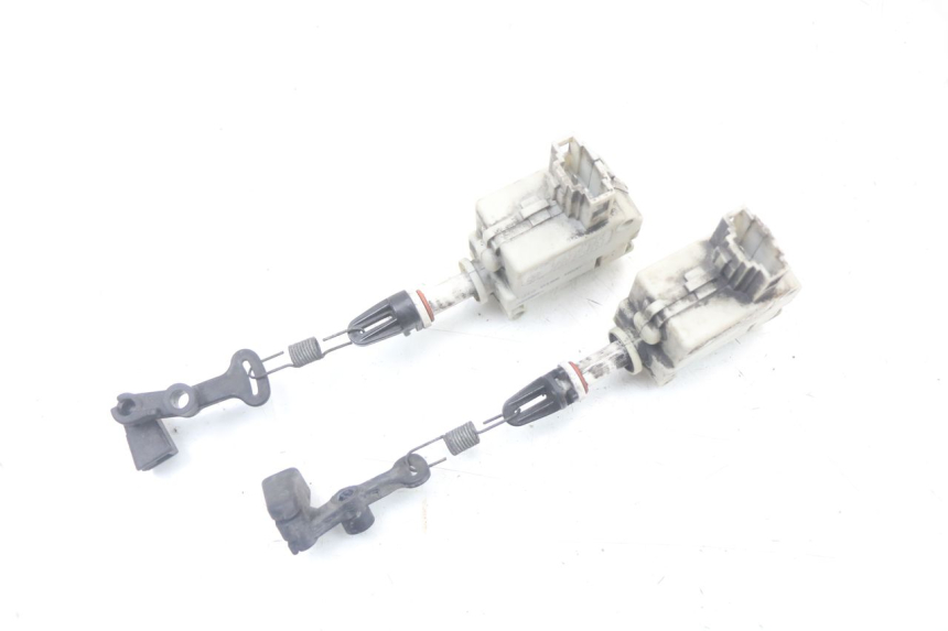 photo de MOTORE APERTURA BAULE PIAGGIO XEVO - X EVO 125 (2007 - 2017) - Zoom sullo stato d'uso