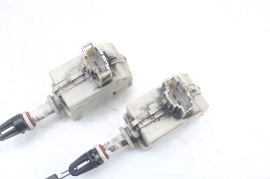 photo de MOTORE APERTURA BAULE PIAGGIO XEVO - X EVO 125 (2007 - 2017) - Altra angolazione